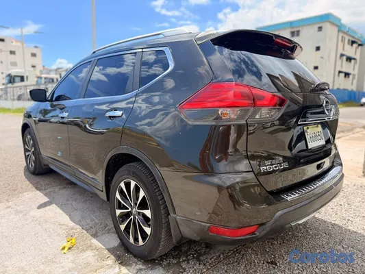 2017 Nissan Rogue — foto 4 / 10