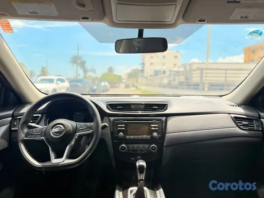 2017 Nissan Rogue — foto 6 / 10