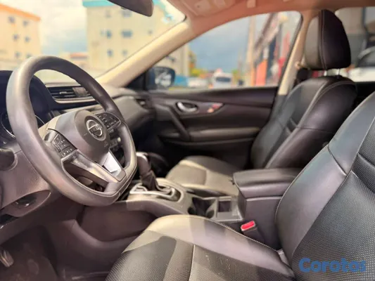 2017 Nissan Rogue — foto 8 / 10