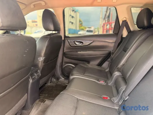 2017 Nissan Rogue — foto 9 / 10