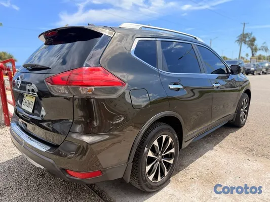 2017 Nissan Rogue — foto 10 / 10