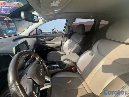 2019 Hyundai Santa Fe — foto 8 / 13