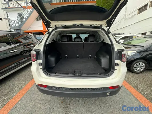 2019 Jeep Compass — foto 8 / 9