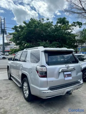 2017 Toyota 4 Runner — foto 7 / 9