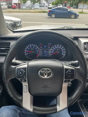 2017 Toyota 4 Runner — foto 8 / 9
