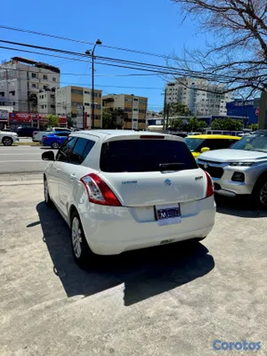 2017 Suzuki Swift — foto 8 / 13
