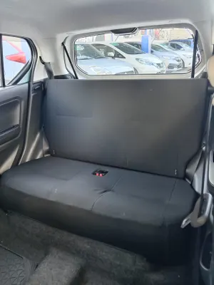 2019 Daihatsu Mira — foto 9 / 10