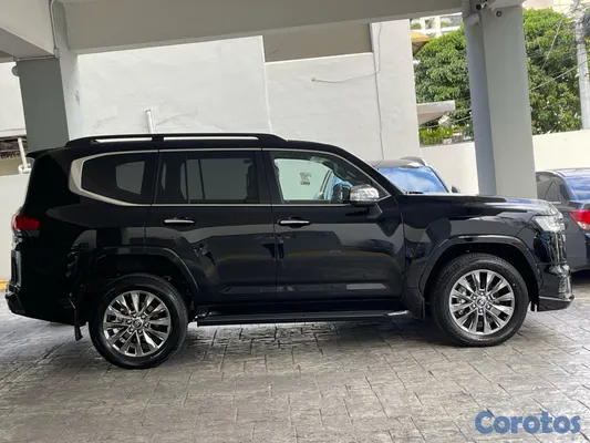 2026 Toyota Land Cruiser — foto 2 / 14