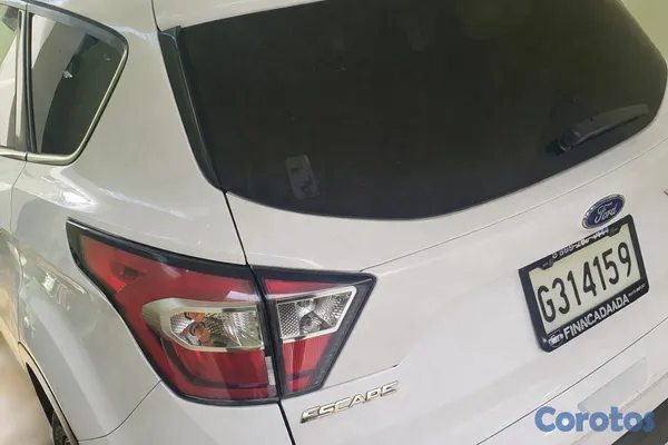 2017 Ford Escape — foto 11 / 12