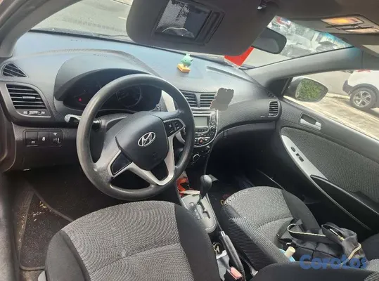 2012 Hyundai Accent — foto 2 / 5