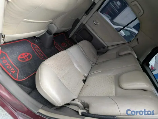 2011 Toyota Vitz — foto 8 / 15