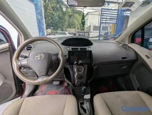 2011 Toyota Vitz — foto 11 / 15
