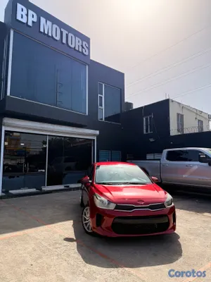 2020 Kia Rio — foto 2 / 15