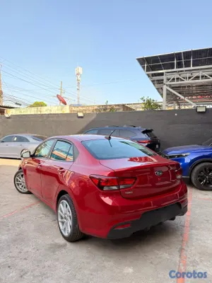 2020 Kia Rio — foto 10 / 15