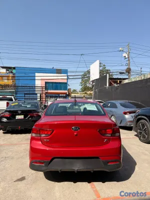 2020 Kia Rio — foto 14 / 15
