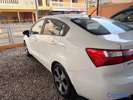 2015 Kia Rio — foto 4 / 7