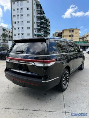 2022 Lincoln Navigator — foto 3 / 8