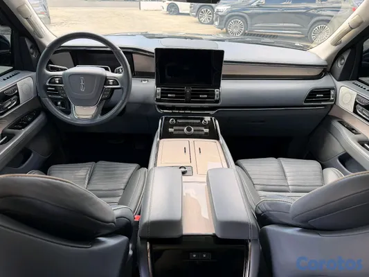 2022 Lincoln Navigator — foto 4 / 8