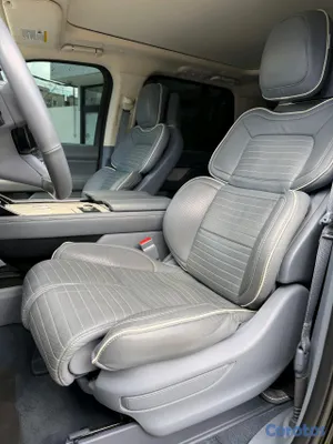 2022 Lincoln Navigator — foto 5 / 8