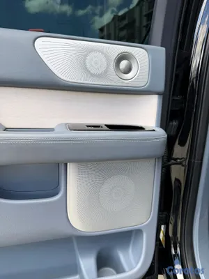 2022 Lincoln Navigator — foto 6 / 8