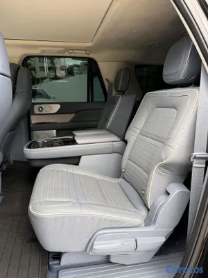 2022 Lincoln Navigator — foto 7 / 8