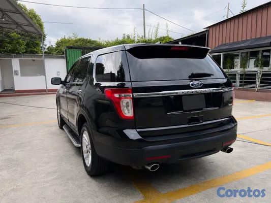 2014 Ford Explorer — foto 2 / 8