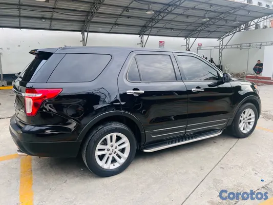 2014 Ford Explorer — foto 4 / 8