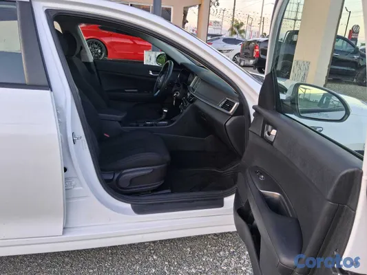 2020 Kia Optima — foto 2 / 13