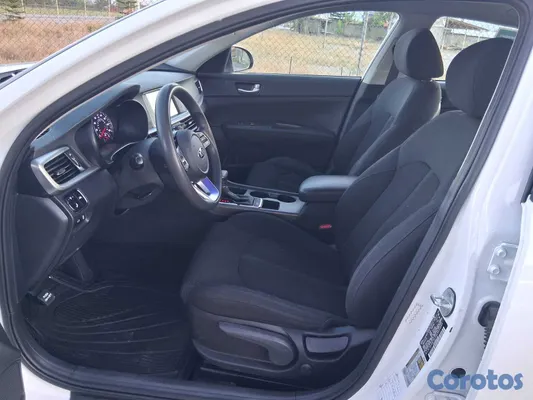2020 Kia Optima — foto 7 / 13