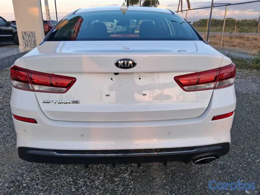 2020 Kia Optima — foto 9 / 13