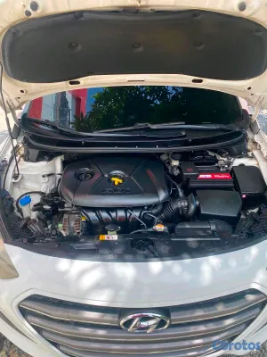 2016 Hyundai Elantra — foto 3 / 5