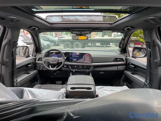 2025 Chevrolet Tahoe — foto 4 / 8
