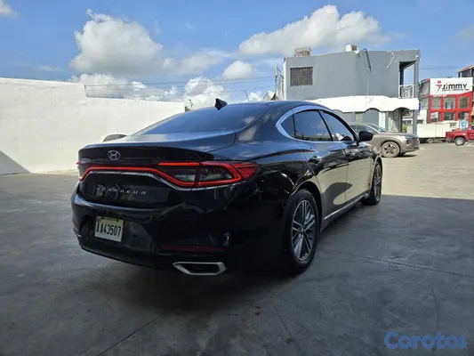 2018 Hyundai Grandeur — foto 4 / 10
