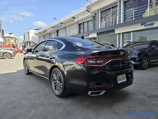 2018 Hyundai Grandeur — foto 5 / 10