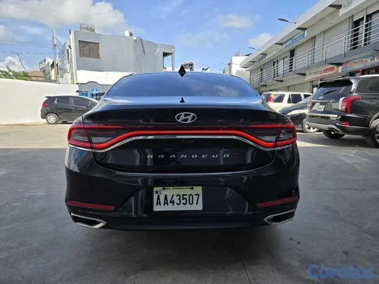 2018 Hyundai Grandeur — foto 6 / 10