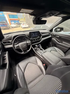 2022 Toyota Highlander — foto 12 / 14
