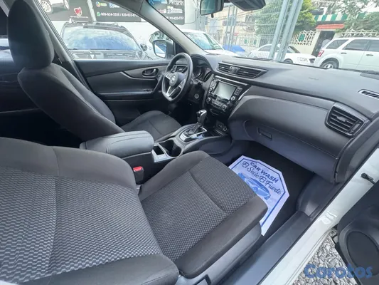 2021 Nissan Rogue — foto 6 / 10