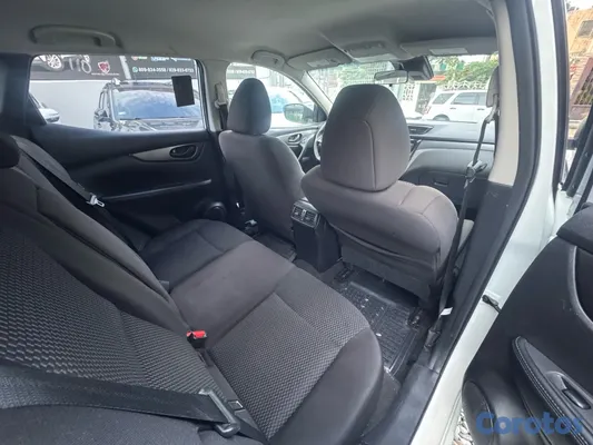 2021 Nissan Rogue — foto 7 / 10