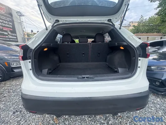 2021 Nissan Rogue — foto 8 / 10