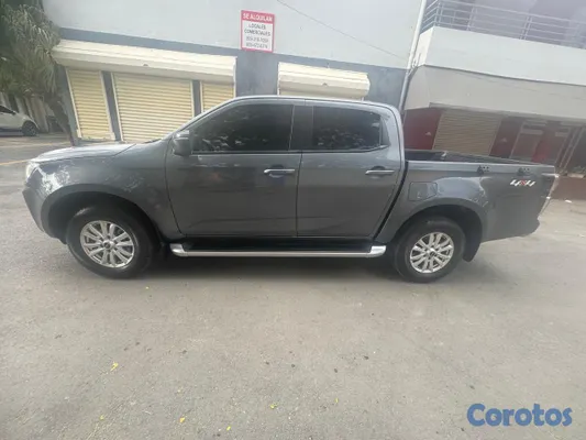 2025 Isuzu Dmax