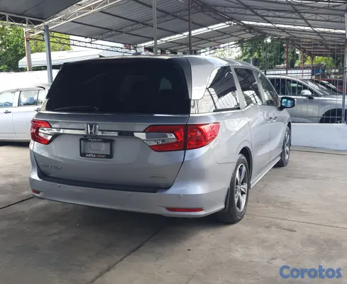 2018 Honda Odyssey — foto 8 / 12