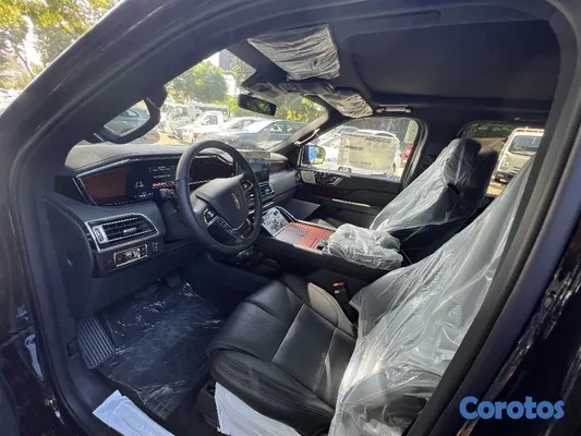 2024 Lincoln Navigator — foto 2 / 5