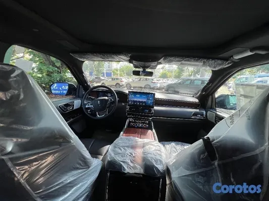 2024 Lincoln Navigator — foto 4 / 5