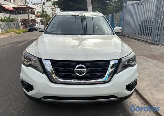 2020 Nissan Pathfinder — foto 2 / 10