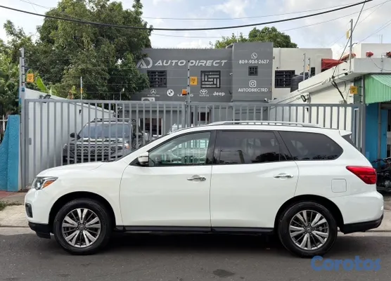 2020 Nissan Pathfinder — foto 4 / 10