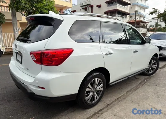 2020 Nissan Pathfinder — foto 6 / 10