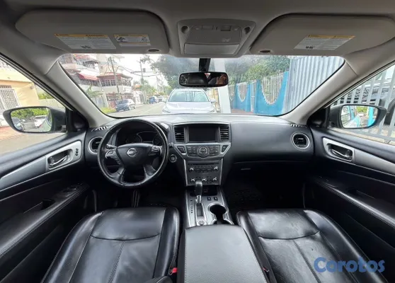 2020 Nissan Pathfinder — foto 7 / 10
