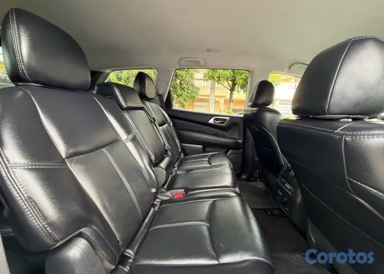 2020 Nissan Pathfinder — foto 9 / 10