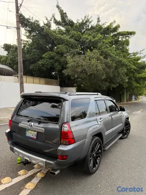 2004 Toyota 4 Runner — foto 7 / 9