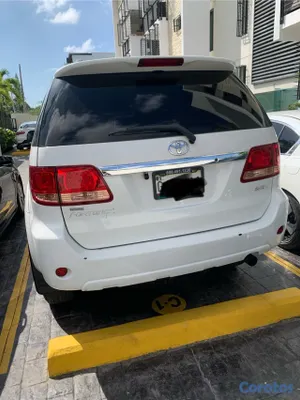 2008 Toyota Fortuner — foto 2 / 12
